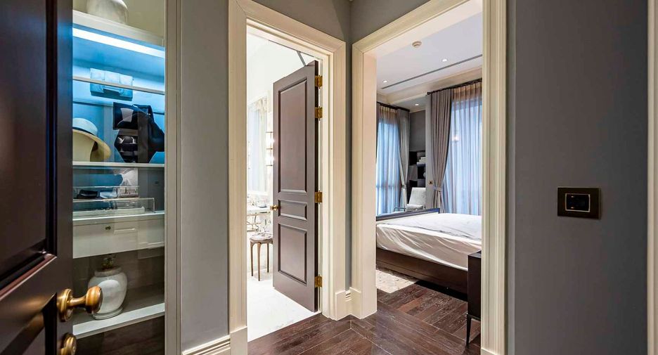 For rent 2 bedrooms condo in Pathum Wan, Bangkok