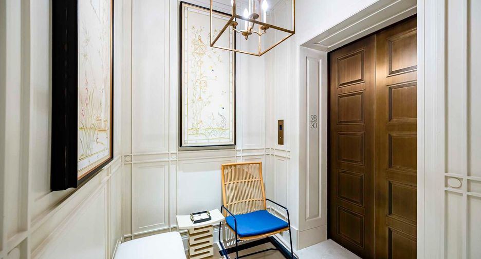 For rent 2 bedrooms condo in Pathum Wan, Bangkok