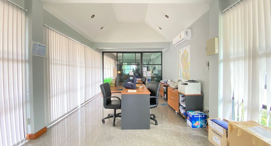 For sale 3 bedrooms retail Space in Mueang Chiang Mai, Chiang Mai