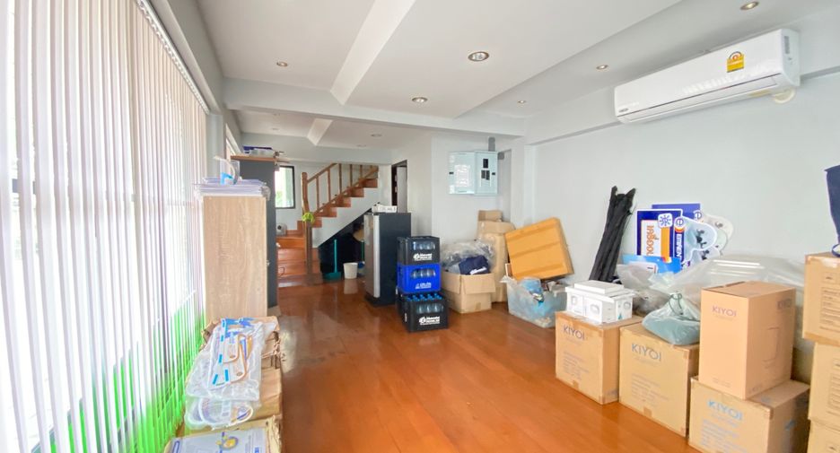 For sale 3 bedrooms retail Space in Mueang Chiang Mai, Chiang Mai