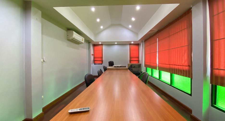 For sale 3 bedrooms retail Space in Mueang Chiang Mai, Chiang Mai
