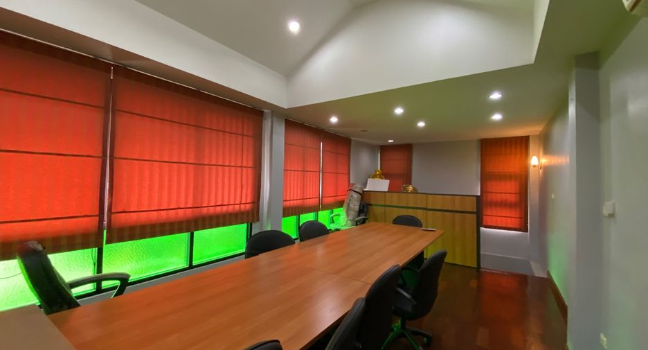 For sale 3 bedrooms retail Space in Mueang Chiang Mai, Chiang Mai