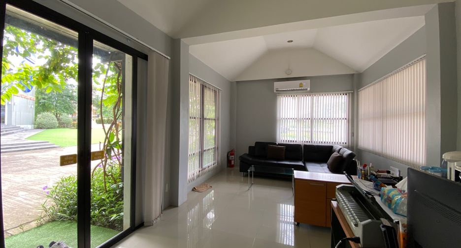 For sale 3 bedrooms retail Space in Mueang Chiang Mai, Chiang Mai