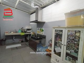 Casa adosada en alquiler y en venta de 3 habitaciones en Thung Khru, Bangkok