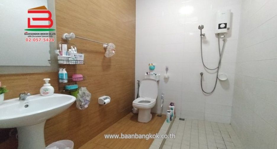 出租 和 出售 3 卧室 联排别墅 在 Thung Khru, 曼谷