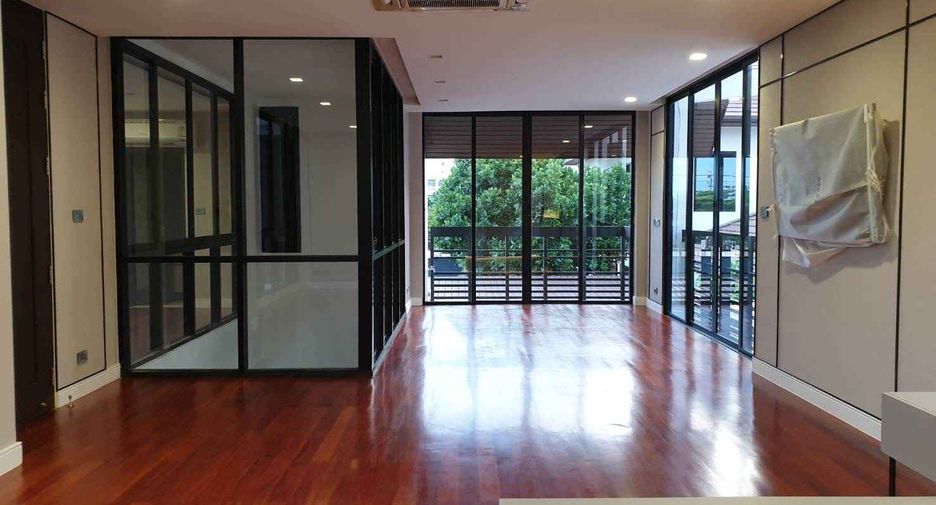 À louer et à vendre 4 chambres maison à Thawi Watthana, Bangkok