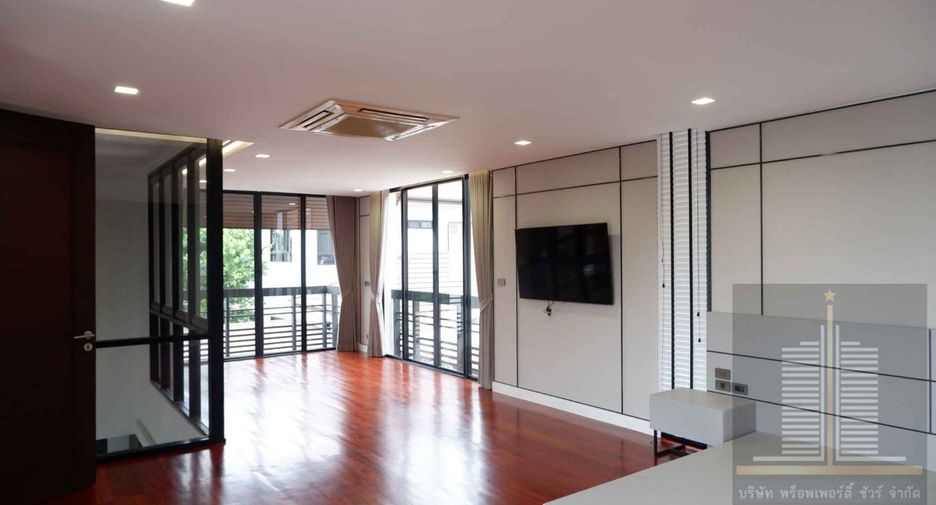 À louer et à vendre 4 chambres maison à Thawi Watthana, Bangkok