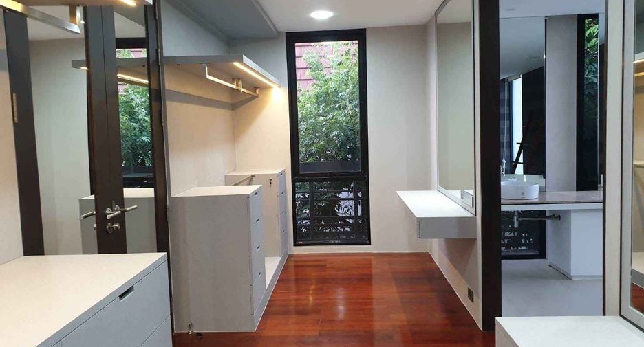 À louer et à vendre 4 chambres maison à Thawi Watthana, Bangkok