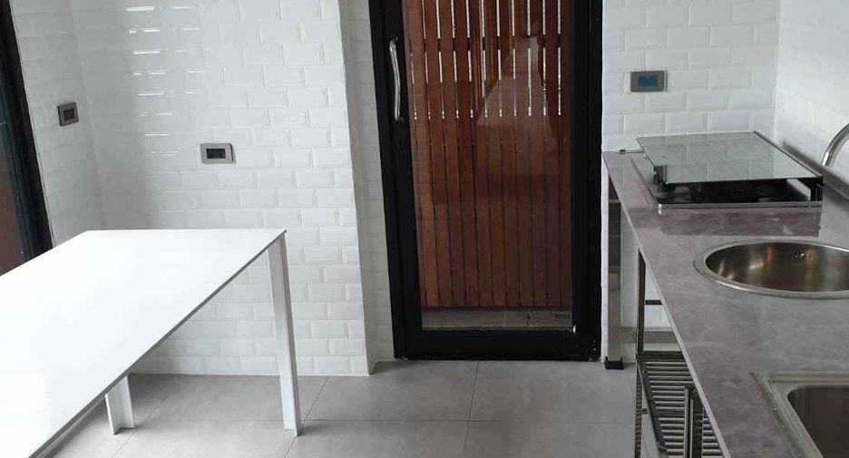 À louer et à vendre 4 chambres maison à Thawi Watthana, Bangkok