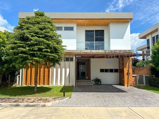 For Rent 4 Bedroom House In San Kamphaeng, Chiang Mai
