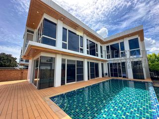 For rent 4 bedrooms house in San Kamphaeng, Chiang Mai