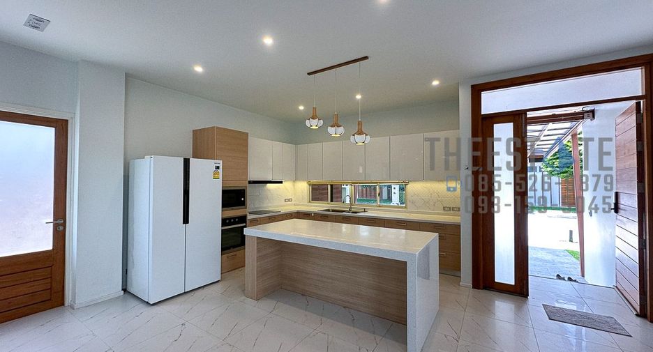 For rent 4 bedrooms house in San Kamphaeng, Chiang Mai