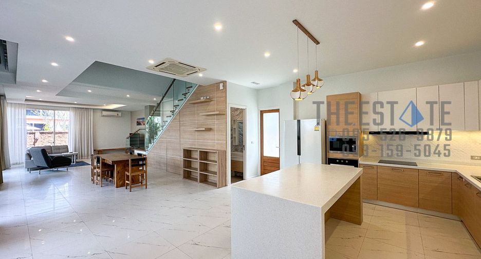For rent 4 bedrooms house in San Kamphaeng, Chiang Mai