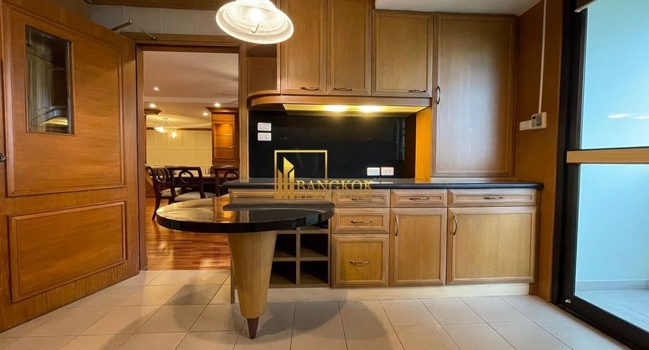 Apartamento en alquiler de 3 habitaciones en Khlong Toei, Bangkok