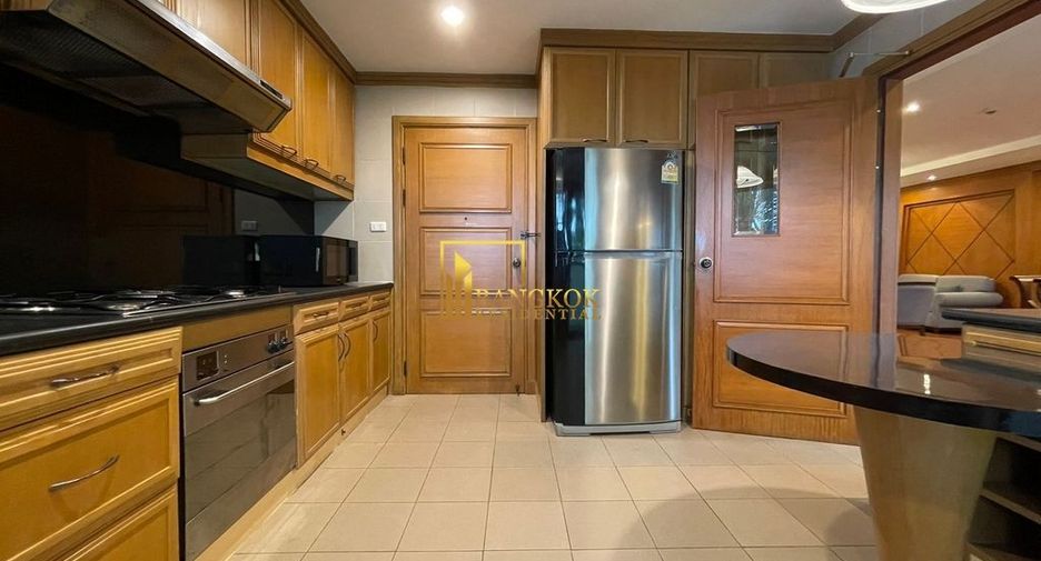 Apartamento en alquiler de 3 habitaciones en Khlong Toei, Bangkok