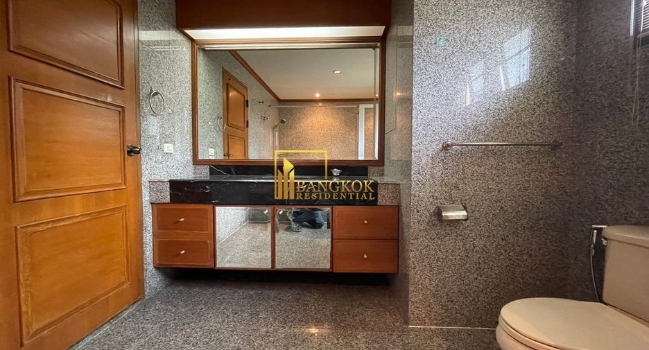 Apartamento en alquiler de 3 habitaciones en Khlong Toei, Bangkok