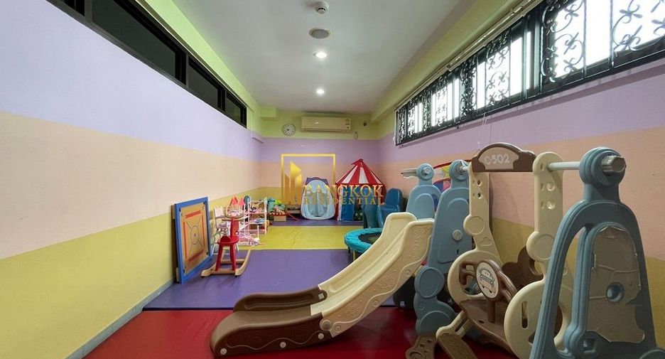 Apartamento en alquiler de 3 habitaciones en Khlong Toei, Bangkok