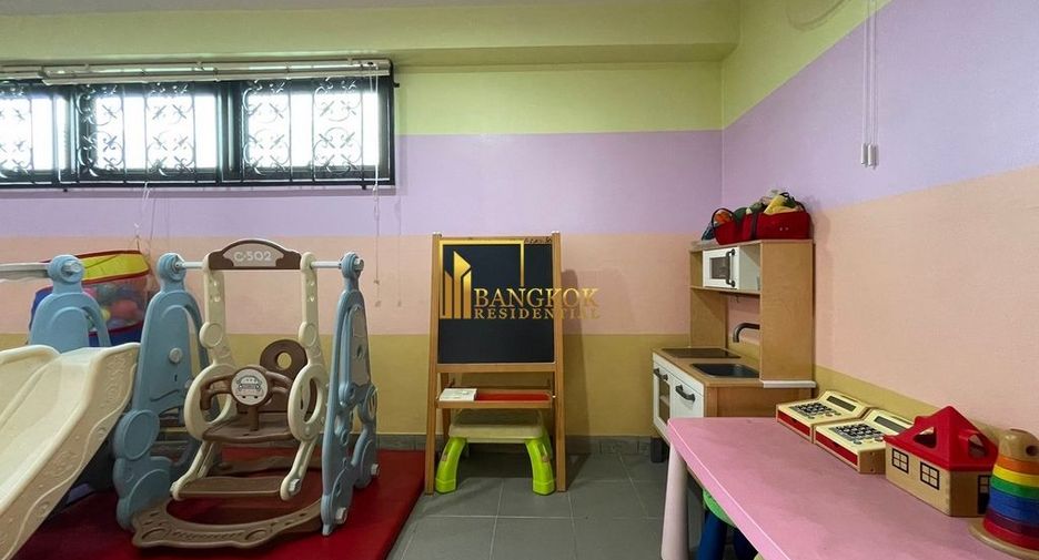 Apartamento en alquiler de 3 habitaciones en Khlong Toei, Bangkok
