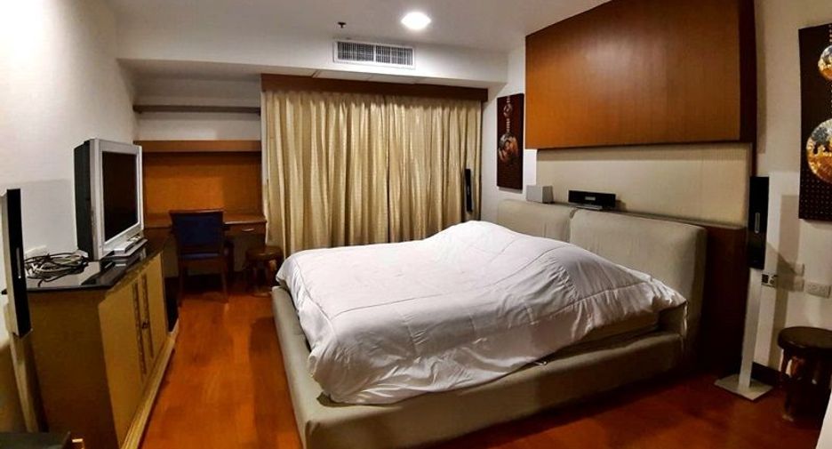 For rent 3 bed condo in Watthana, Bangkok