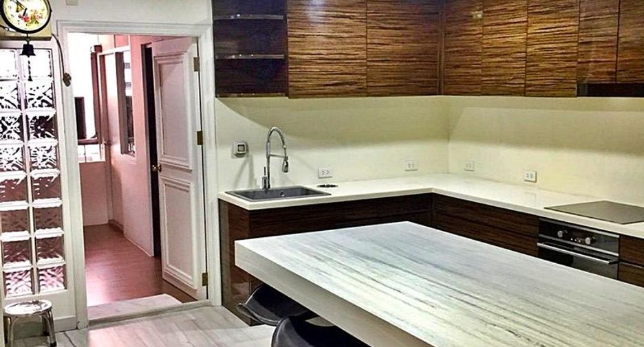 For rent 3 bed condo in Watthana, Bangkok