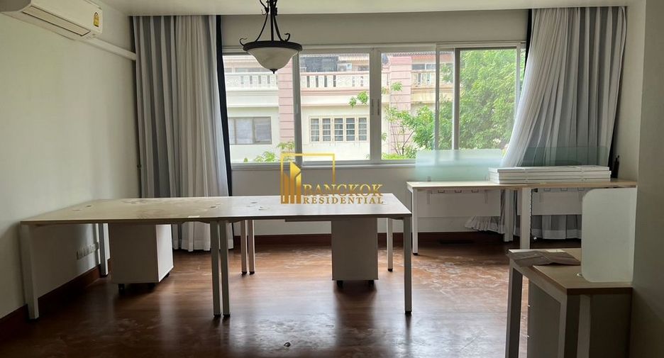 Reihenhaus zur Miete mit 3 Zimmer in Watthana, Bangkok