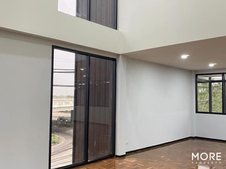 For rent 6 bedrooms retail Space in Mueang Chiang Mai, Chiang Mai