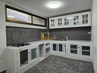 For rent 4 bedrooms townhouse in Watthana, Bangkok