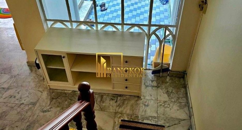 For rent 4 bedrooms townhouse in Watthana, Bangkok