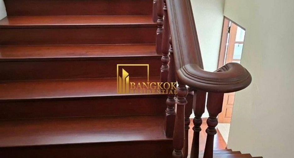 For rent 4 bedrooms townhouse in Watthana, Bangkok