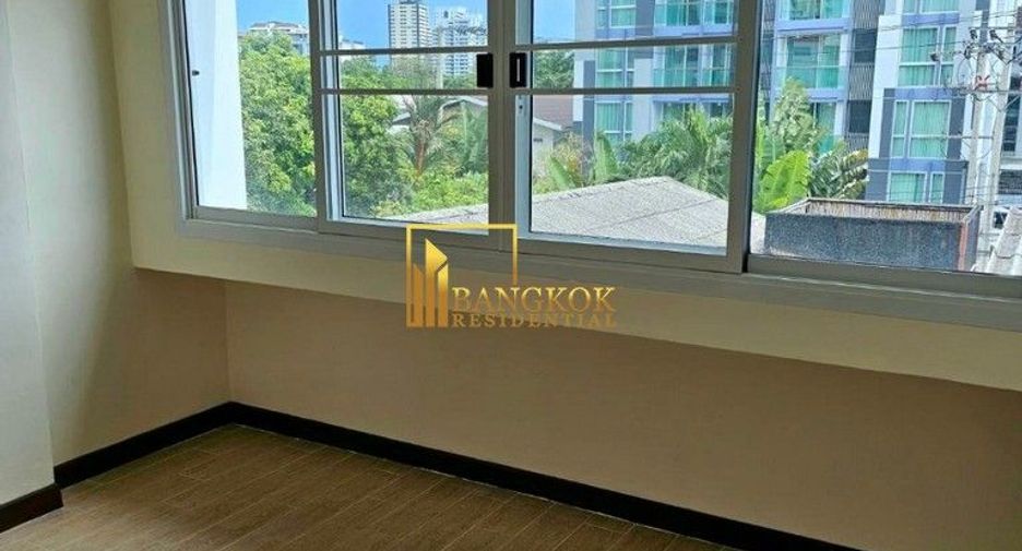 For rent 4 bedrooms townhouse in Watthana, Bangkok