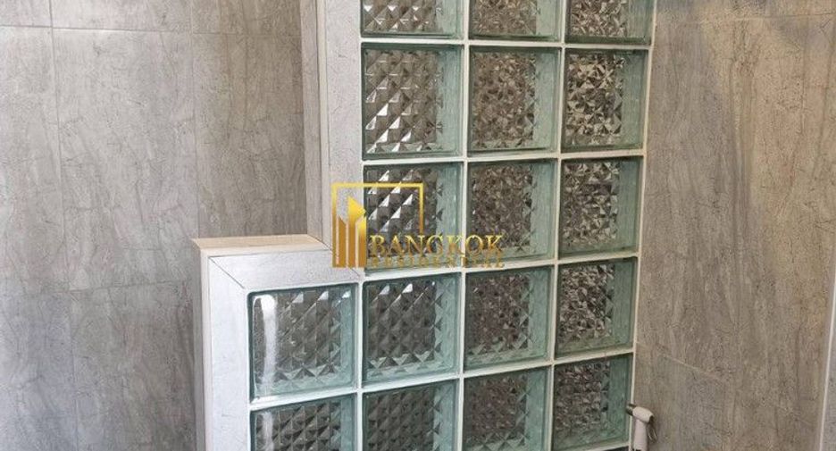 For rent 4 bedrooms townhouse in Watthana, Bangkok