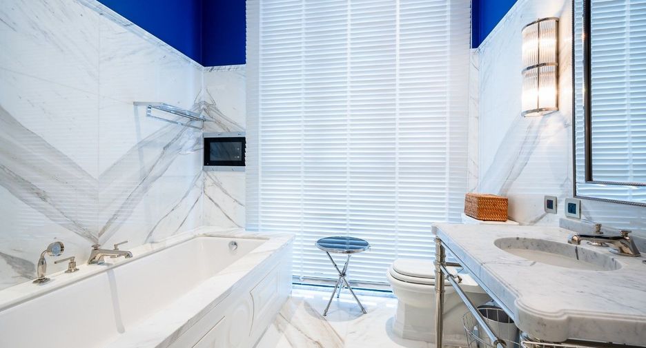 For sale 2 bedrooms condo in Pathum Wan, Bangkok