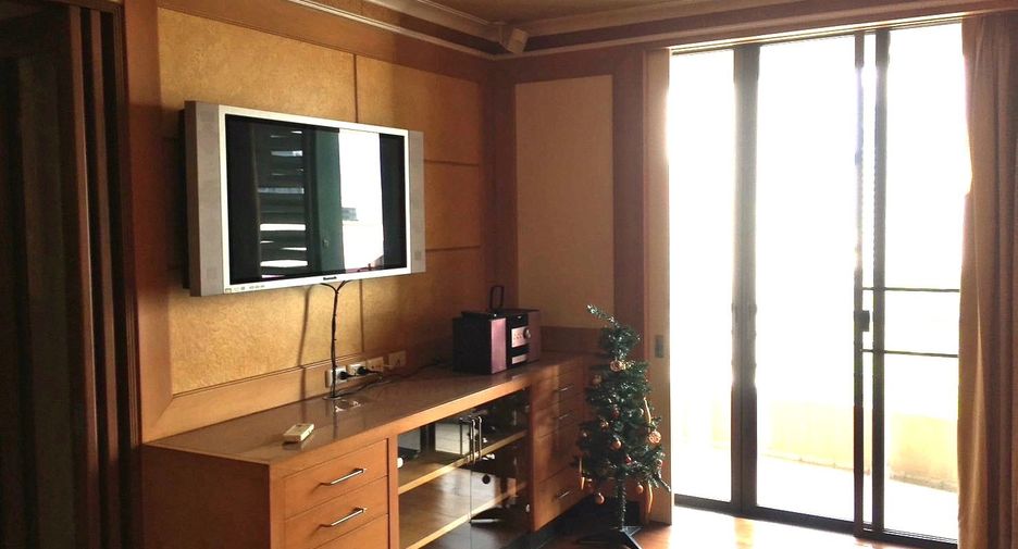 For rent 2 bedrooms condo in Pathum Wan, Bangkok