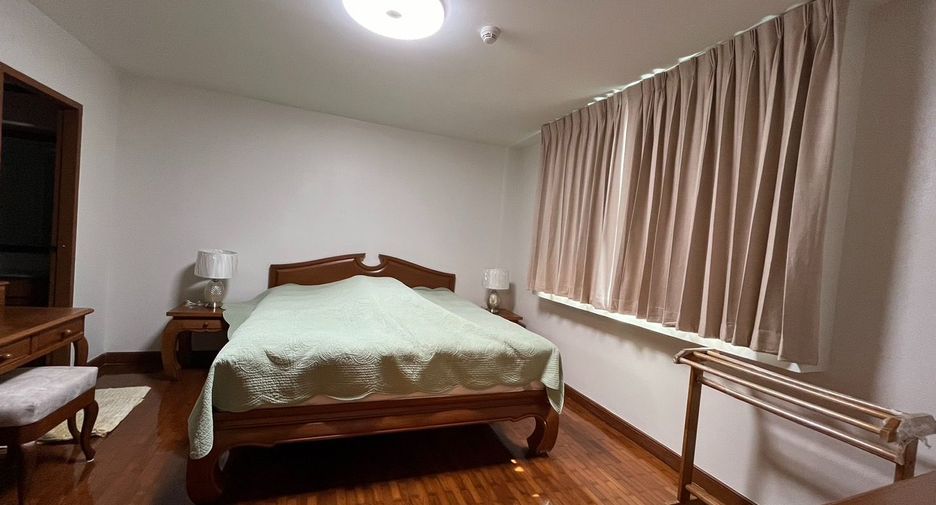 For rent 2 bedrooms condo in Pathum Wan, Bangkok