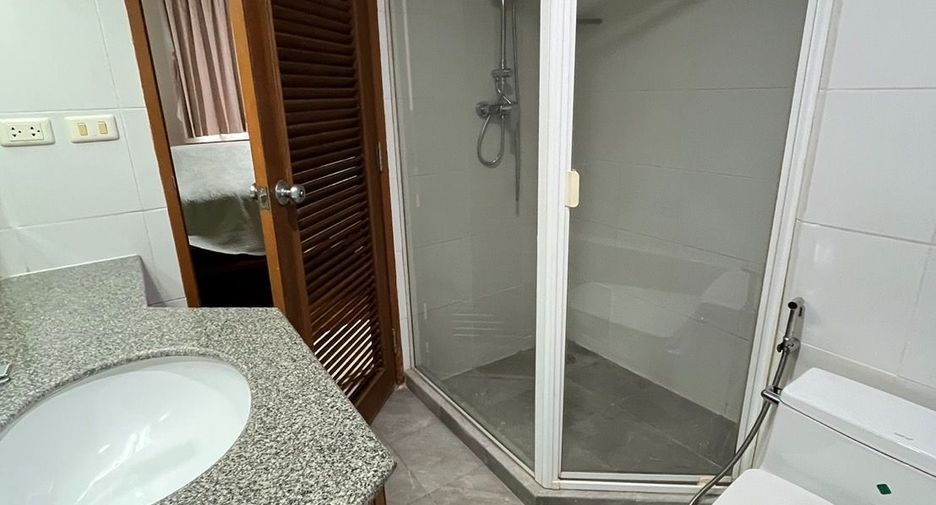 For rent 2 bedrooms condo in Pathum Wan, Bangkok