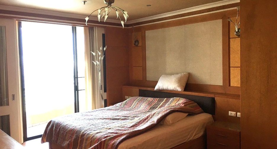 For rent 2 bedrooms condo in Pathum Wan, Bangkok