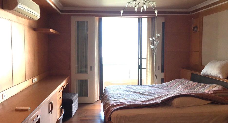 For rent 2 bedrooms condo in Pathum Wan, Bangkok