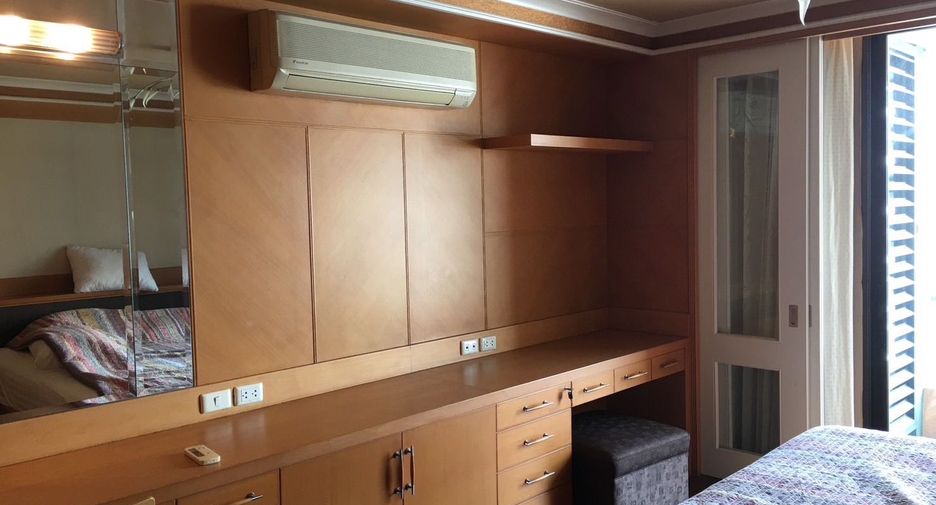 For rent 2 bedrooms condo in Pathum Wan, Bangkok
