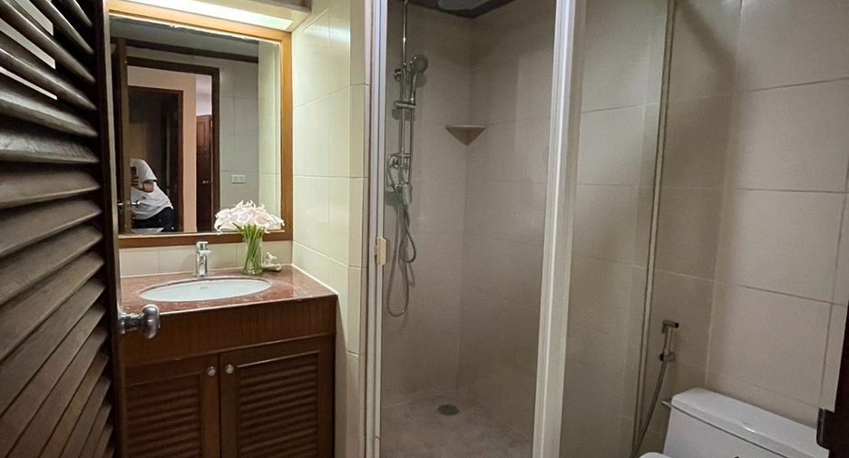 For rent 2 bedrooms condo in Pathum Wan, Bangkok