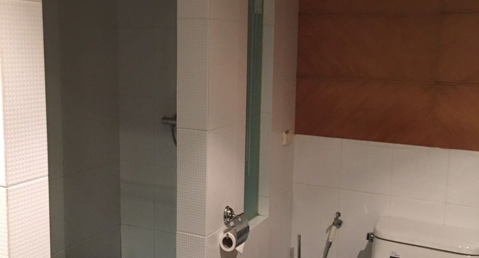For rent 2 bedrooms condo in Pathum Wan, Bangkok