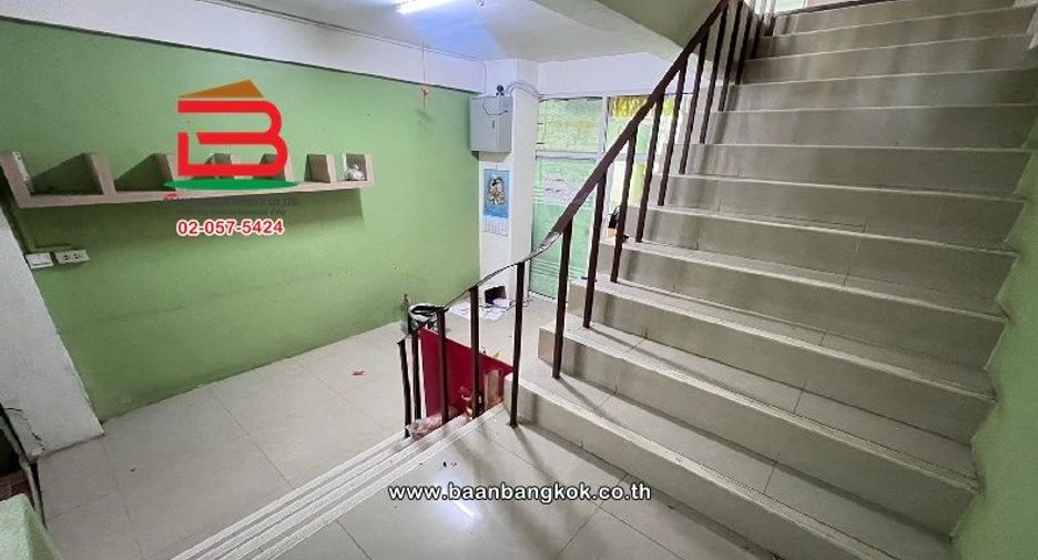 For rent and for sale 3 bedrooms retail Space in Sai Mai, Bangkok