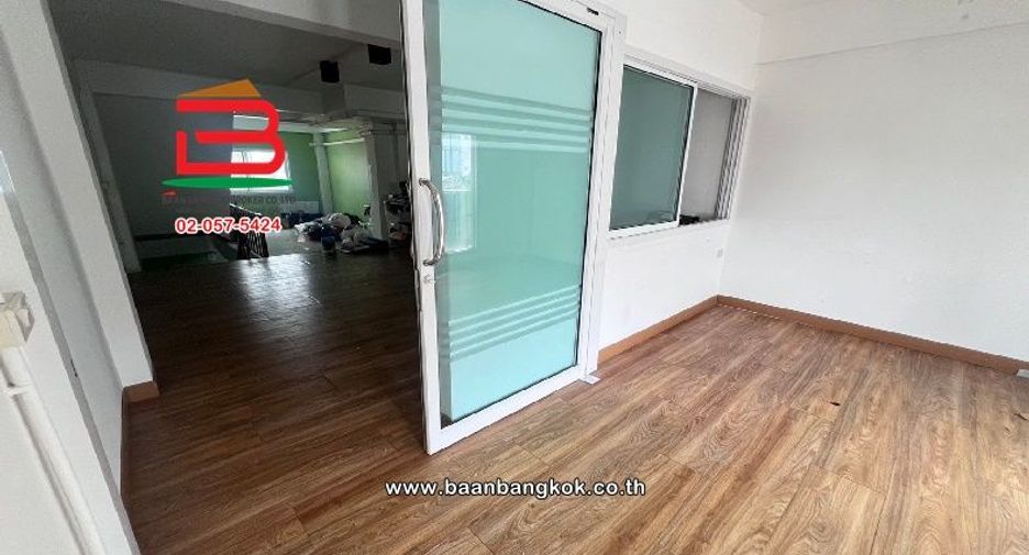 For rent and for sale 3 bedrooms retail Space in Sai Mai, Bangkok