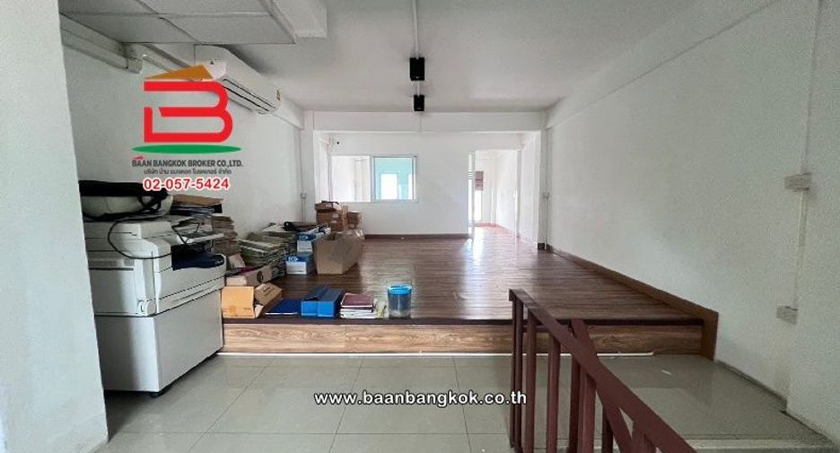 For rent and for sale 3 bedrooms retail Space in Sai Mai, Bangkok