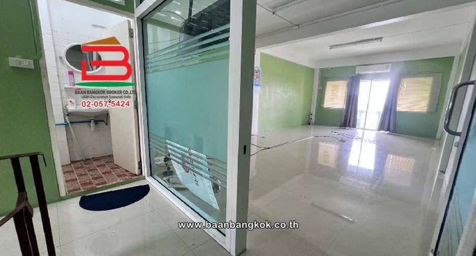For rent and for sale 3 bedrooms retail Space in Sai Mai, Bangkok