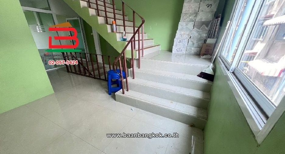 For rent and for sale 3 bedrooms retail Space in Sai Mai, Bangkok