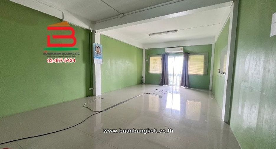 For rent and for sale 3 bedrooms retail Space in Sai Mai, Bangkok