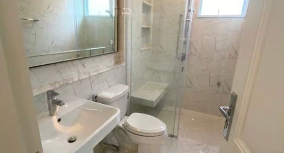 For sale 4 bedrooms house in Bang Khen, Bangkok