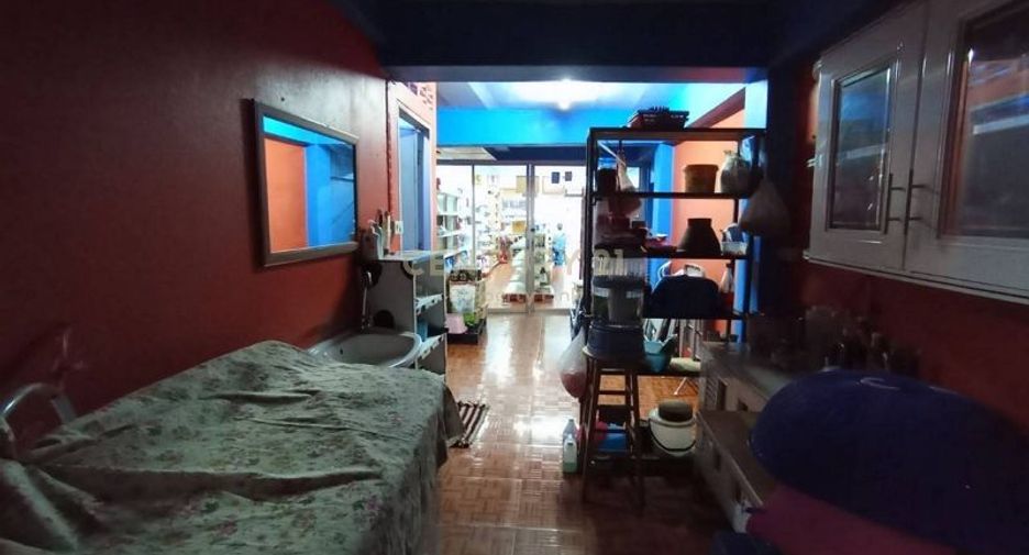 For sale 3 bedrooms retail Space in Din Daeng, Bangkok