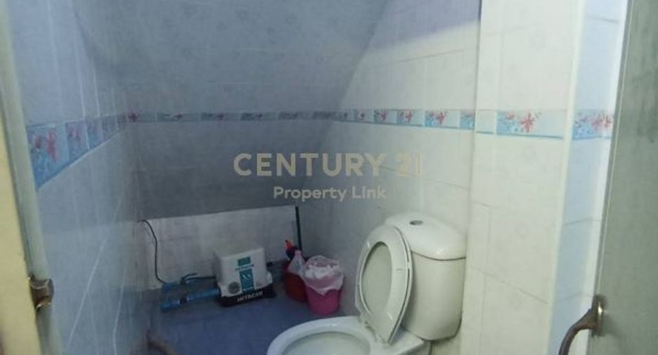 For sale 3 bedrooms retail Space in Din Daeng, Bangkok