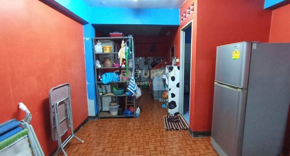 For sale 3 bedrooms retail Space in Din Daeng, Bangkok